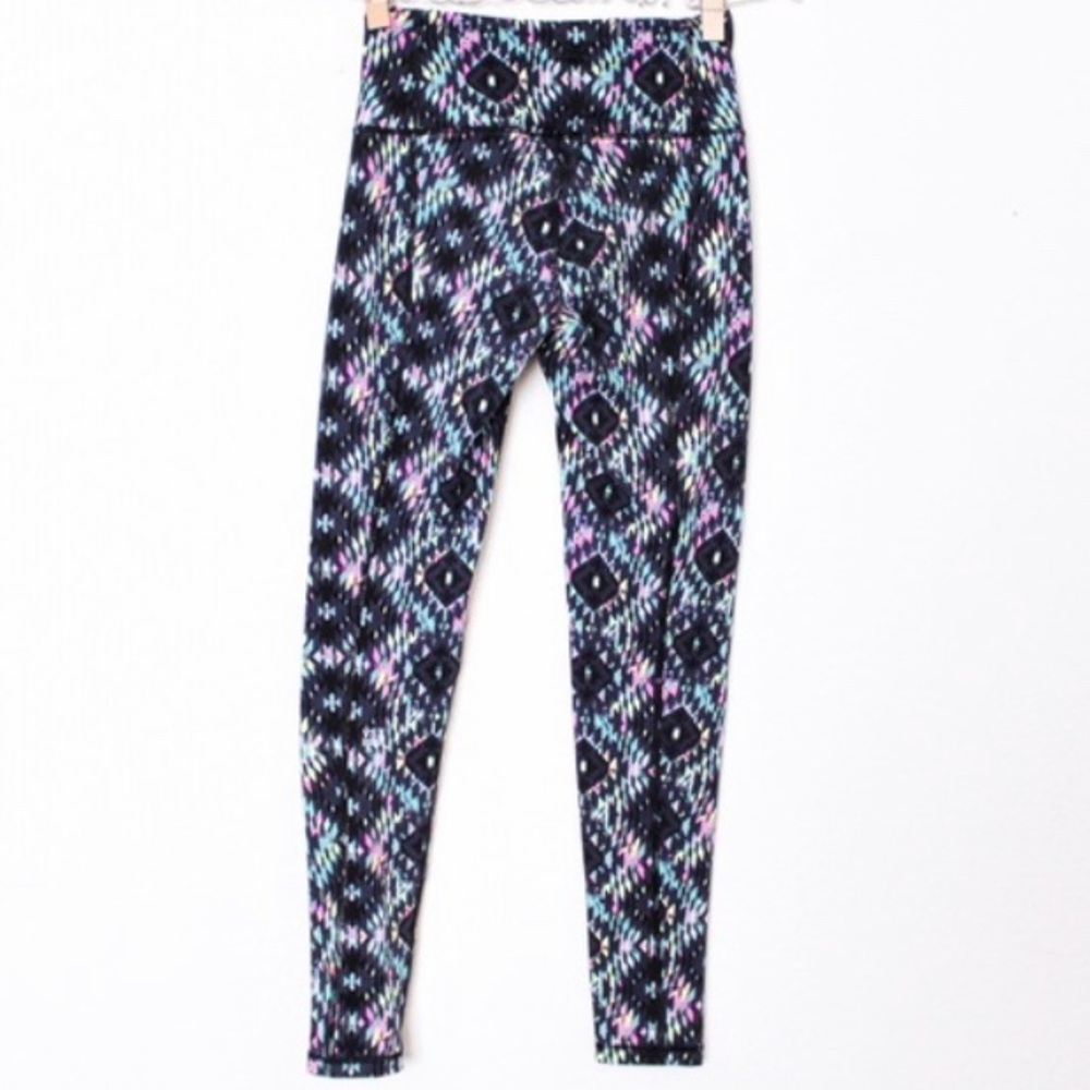 NWOT Victoria’s Secret VSX Knockout Tribal Kaleidoscope Leggings Tights XS - Picture 6 of 15